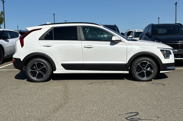 New 2026 Kia Niro LX FWD image 3