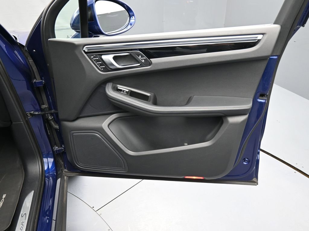 Certified 2023 Porsche Macan S image 30