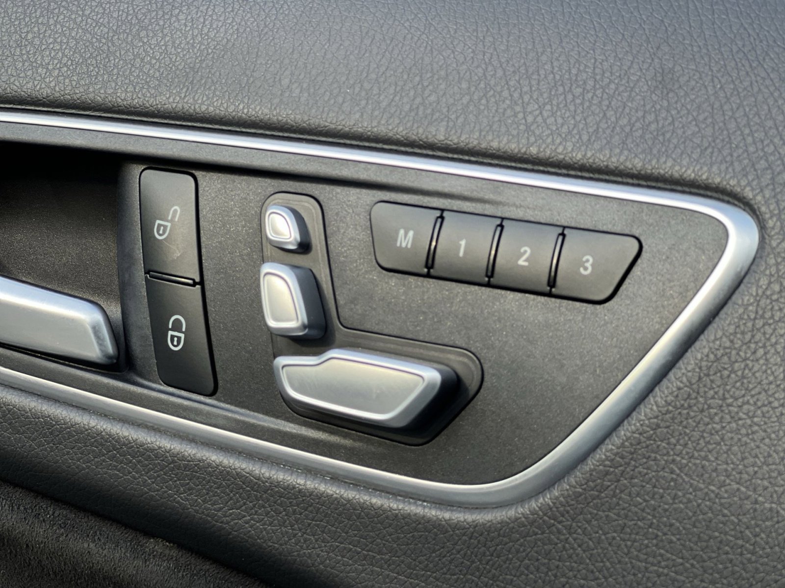 Used 2018 Mercedes-Benz GLA 250 4MATIC image 33