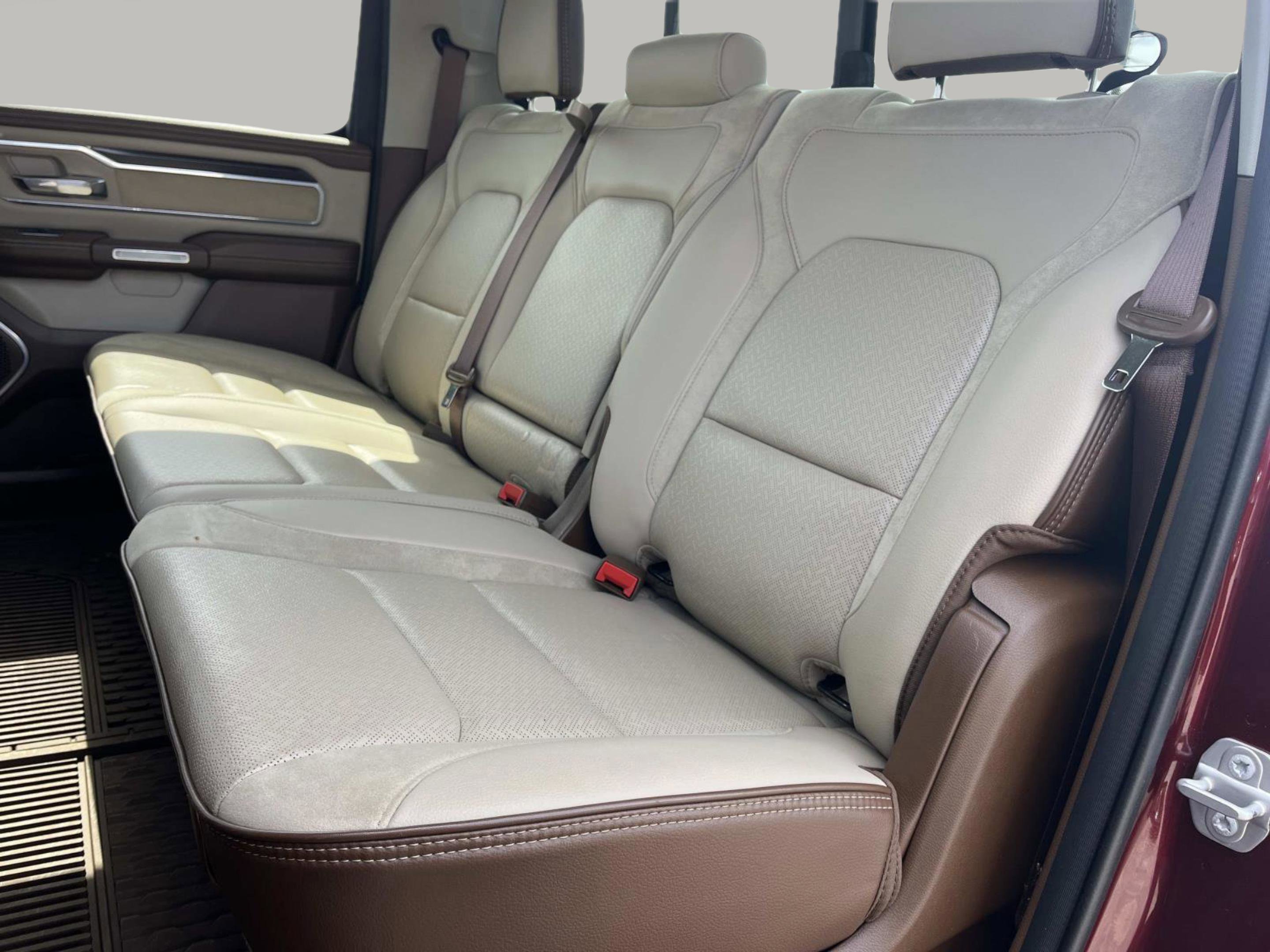 Used 2022 RAM 1500 Laramie AWD/4WD image 18