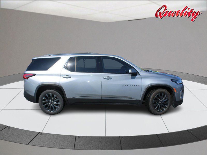 Used 2023 Chevrolet Traverse RS FWD image 2