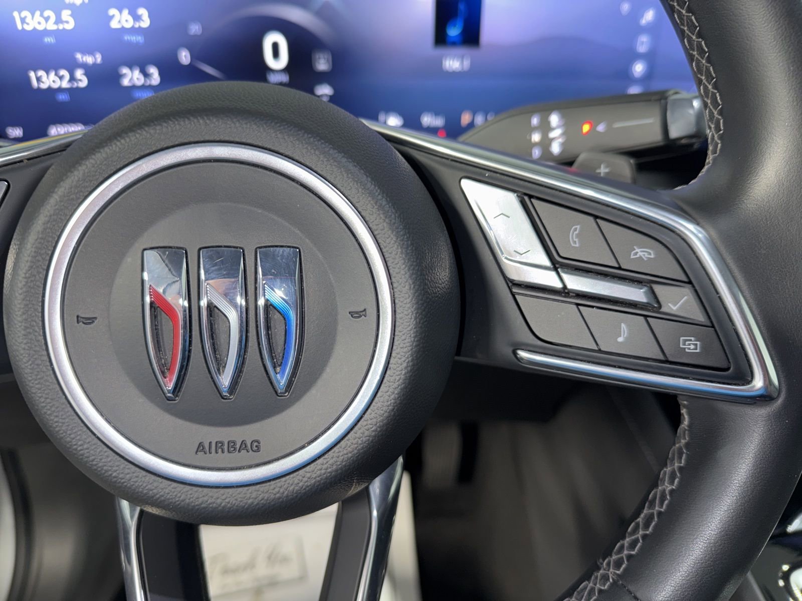 Used 2024 Buick Envision Preferred AWD/4WD image 29