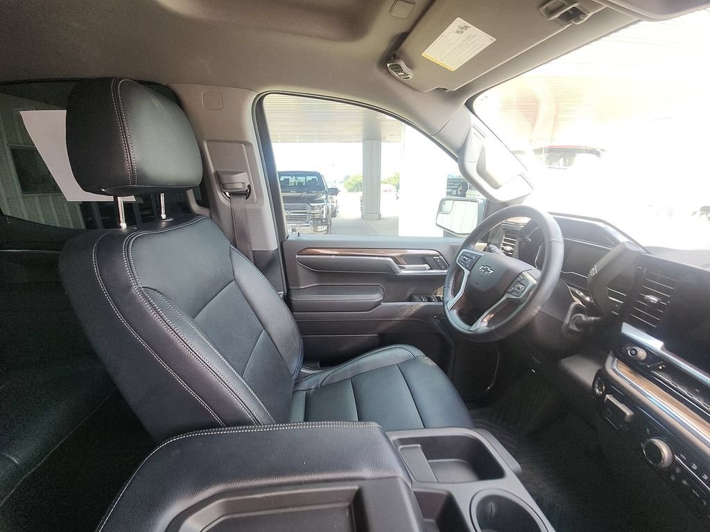 Used 2024 Chevrolet Silverado 1500 RST AWD/4WD image 15