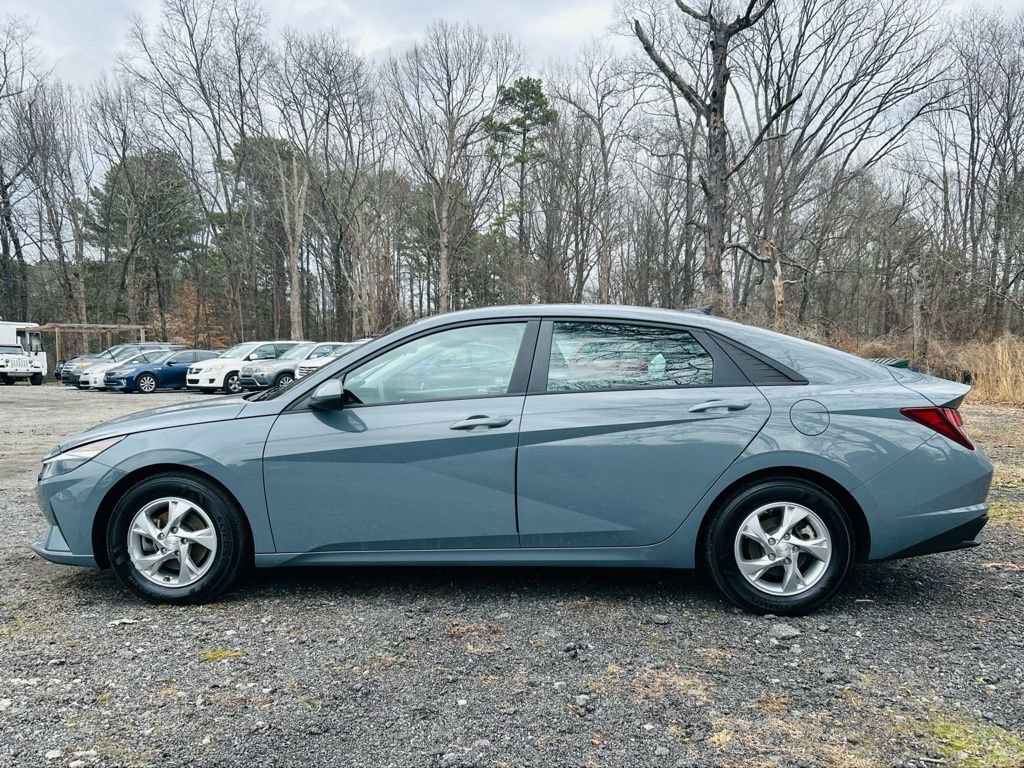 Used 2021 Hyundai Elantra SE image 3