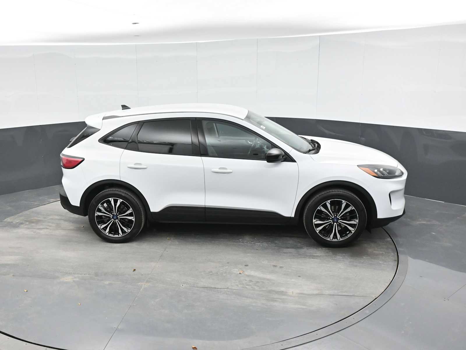 Used 2021 Ford Escape SE w/ SE Sport Appearance Package AWD/4WD image 19