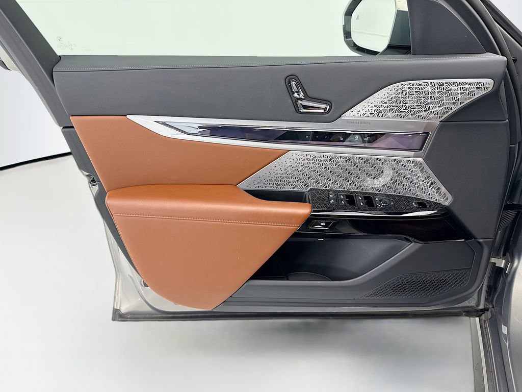 Used 2023 BMW 760i xDrive AWD/4WD image 23