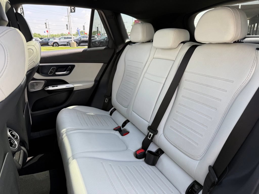 Used 2024 Mercedes-Benz GLC 300 4MATIC image 25