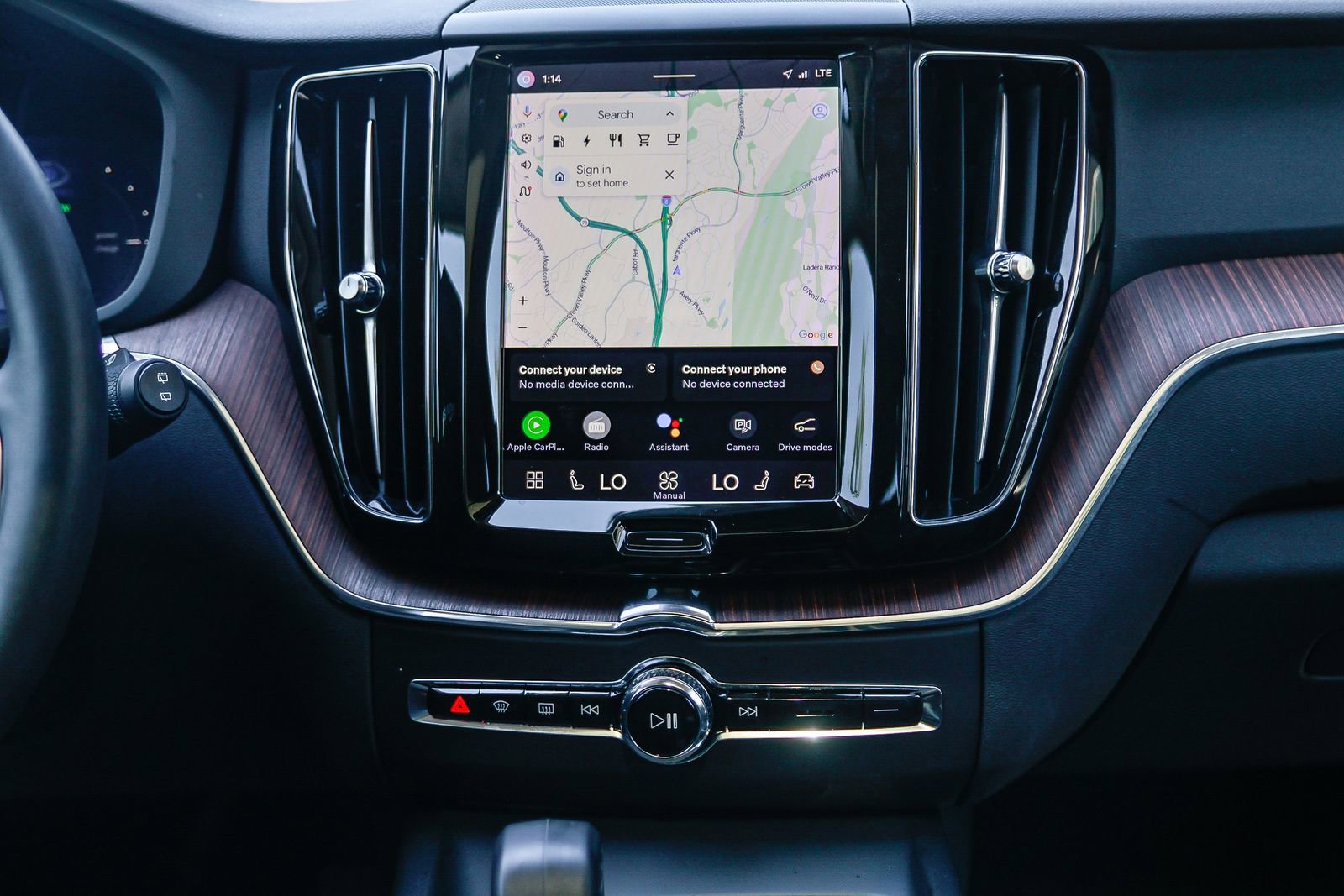 Used 2023 Volvo XC60 T8 Plus w/ Protection Package Premier image 15