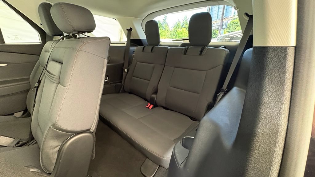 Used 2025 Ford Explorer Active AWD/4WD image 25