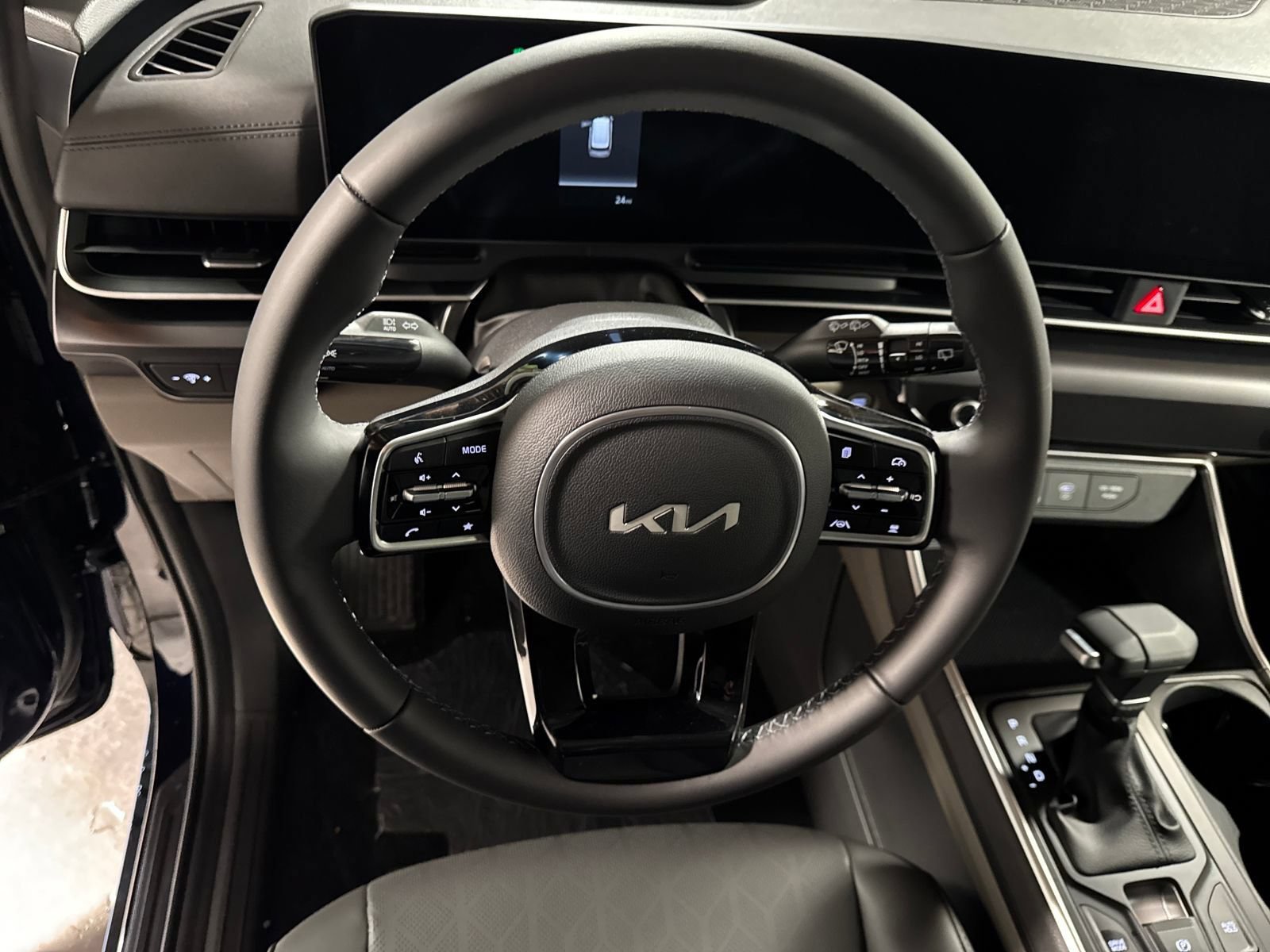New 2026 Kia Carnival FWD image 23