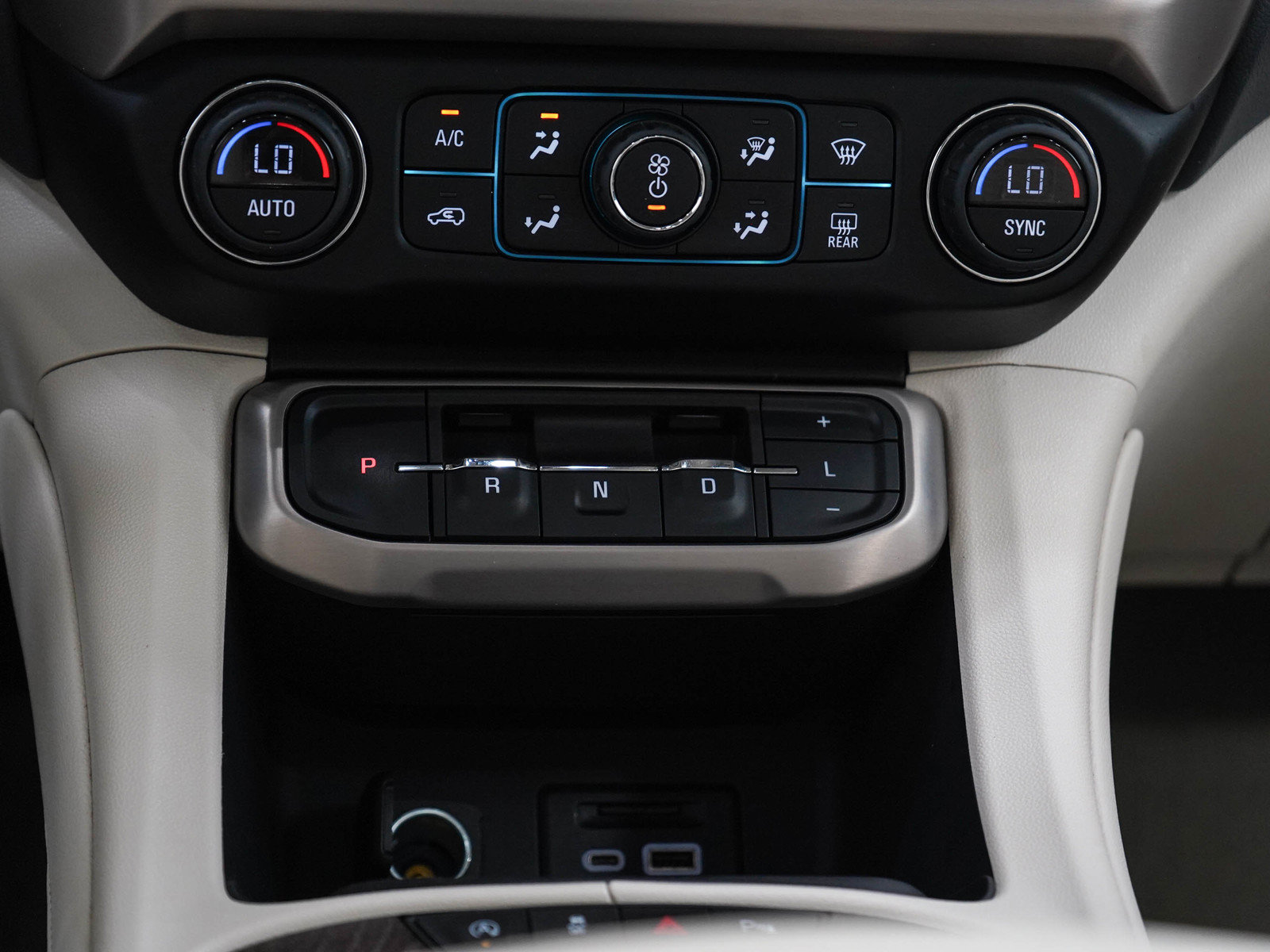Used 2021 GMC Acadia Denali w/ Denali Ultimate Package AWD/4WD image 21