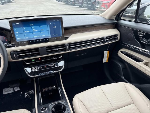 New 2025 Lincoln Corsair Grand Touring w/ Jet Appearance Package image 15