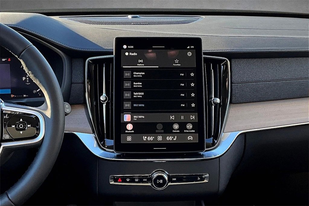 New 2026 Volvo XC90 B6 Plus w/ Protection Package Premier image 6