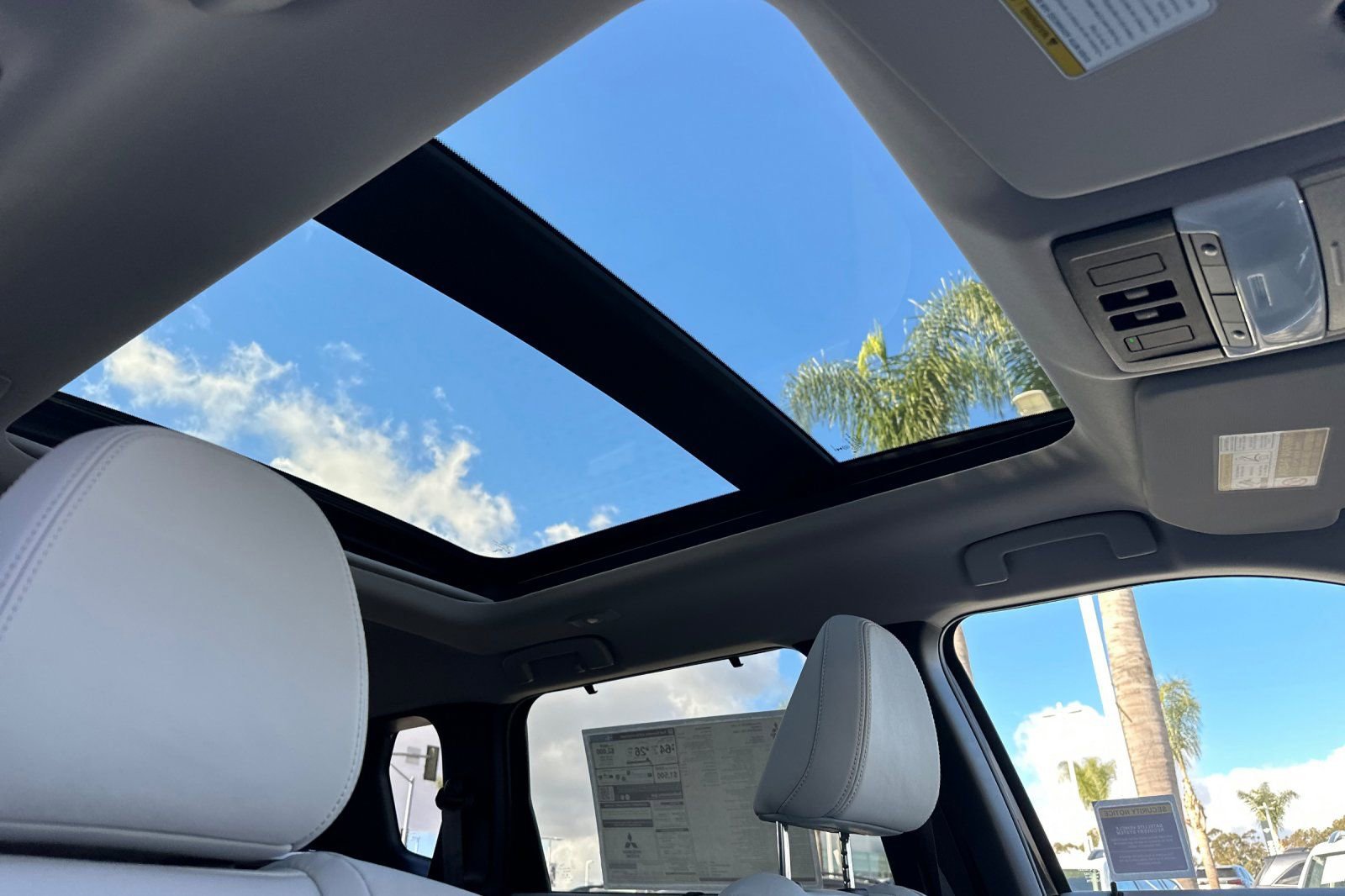 New 2025 Mitsubishi Outlander SEL image 16