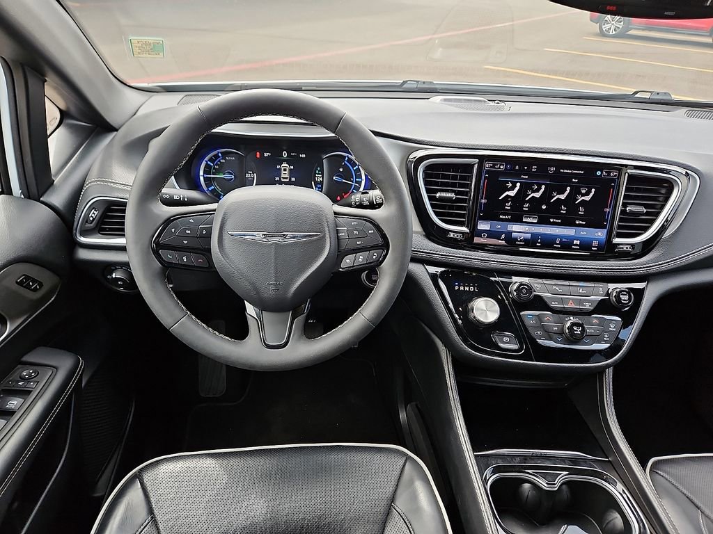 Used 2024 Chrysler Pacifica Premium image 9