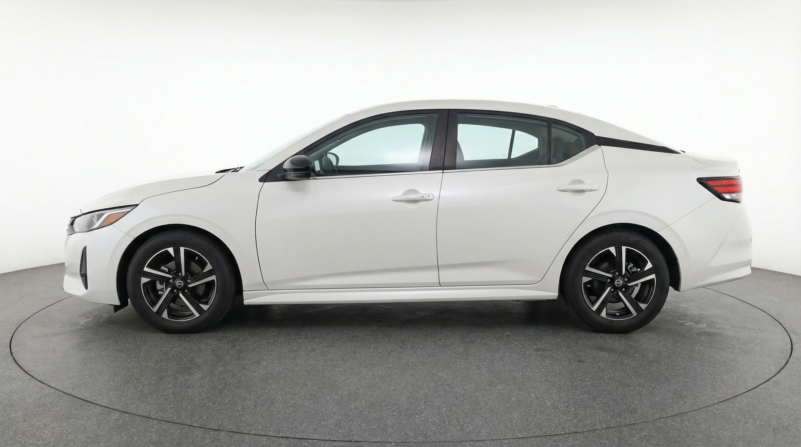 Used 2025 Nissan Sentra SV image 5