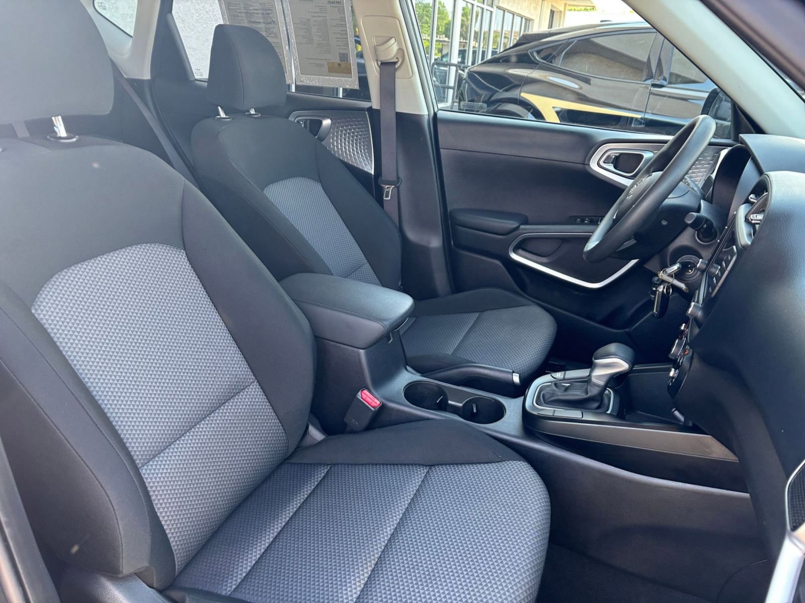 Used 2025 Kia Soul LX w/ LX Technology Package FWD image 34