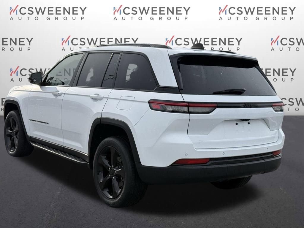 Used 2023 Jeep Grand Cherokee Altitude RWD image 5