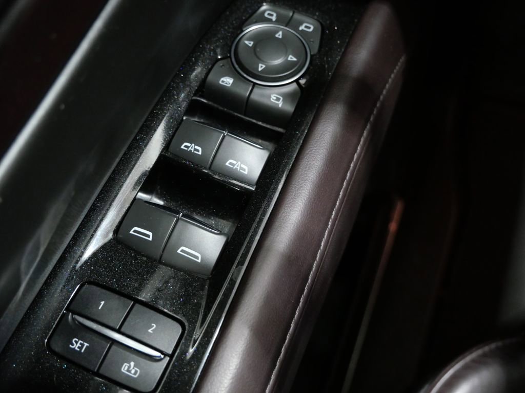 Used 2023 Cadillac Escalade ESV Premium Luxury Platinum AWD/4WD image 13