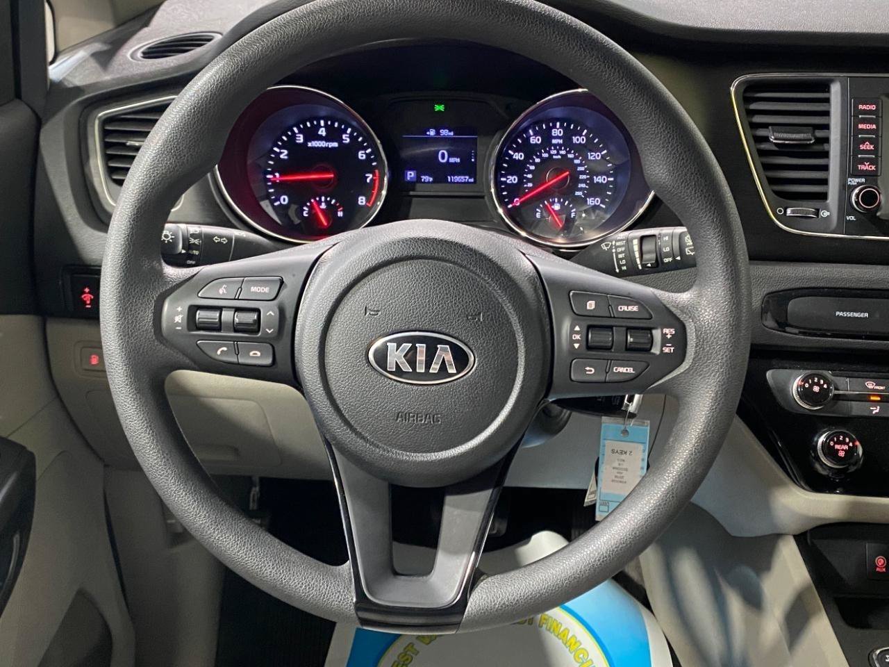 Used 2019 Kia Sedona LX FWD image 17