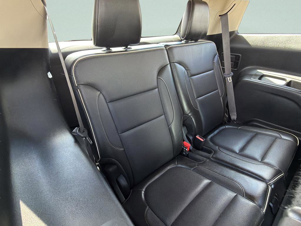 Used 2019 GMC Acadia Denali w/ Technology Package AWD/4WD image 13