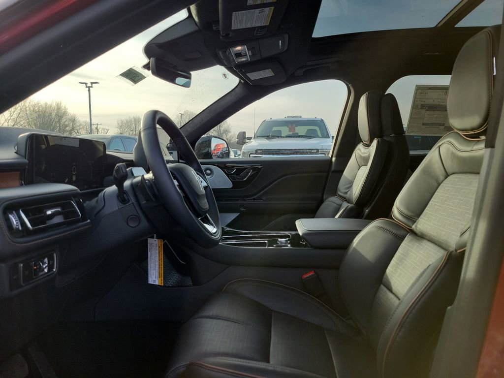 New 2026 Lincoln Aviator Black Label w/ Jet Appearance Package image 16