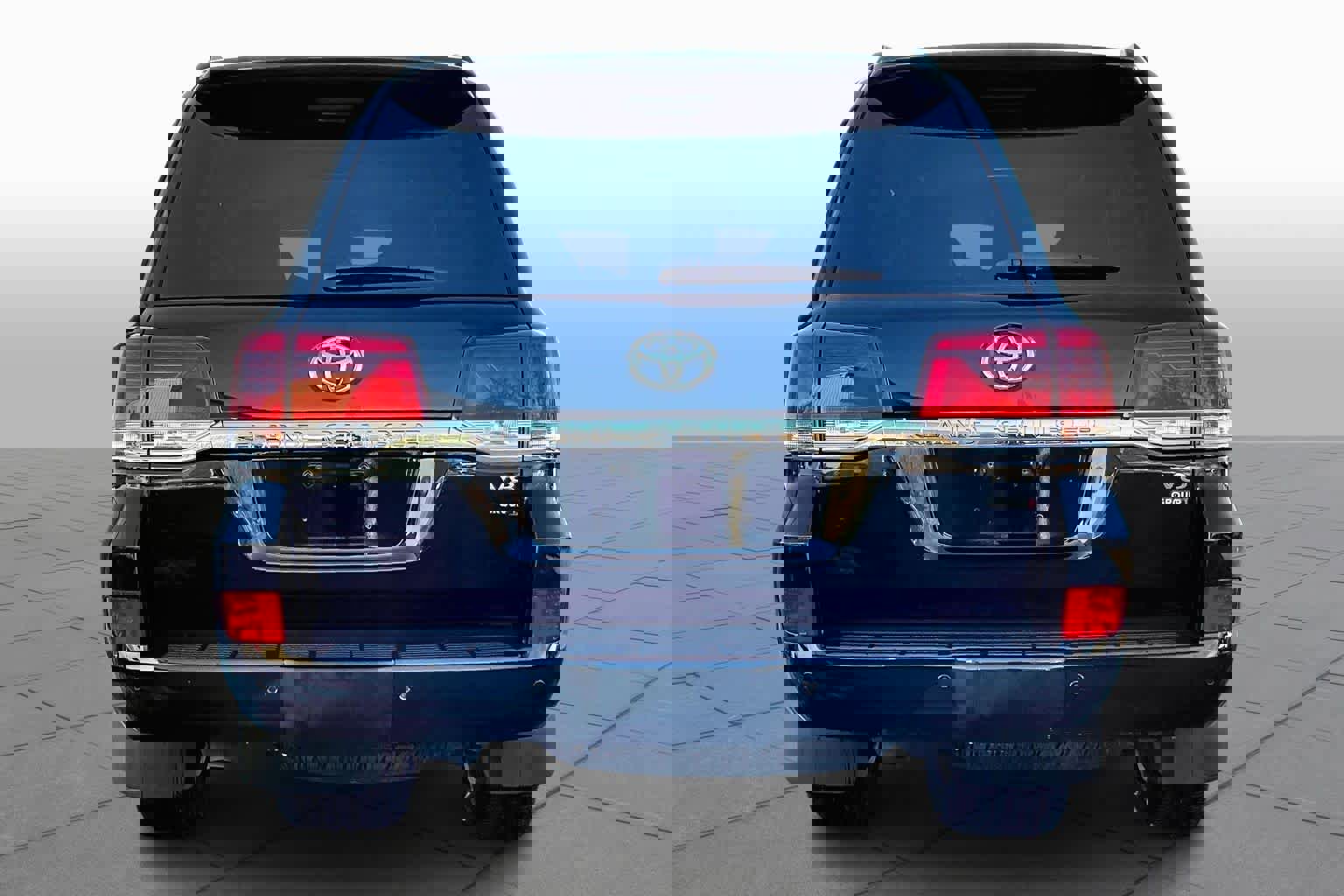 Certified 2017 Toyota Land Cruiser image 4