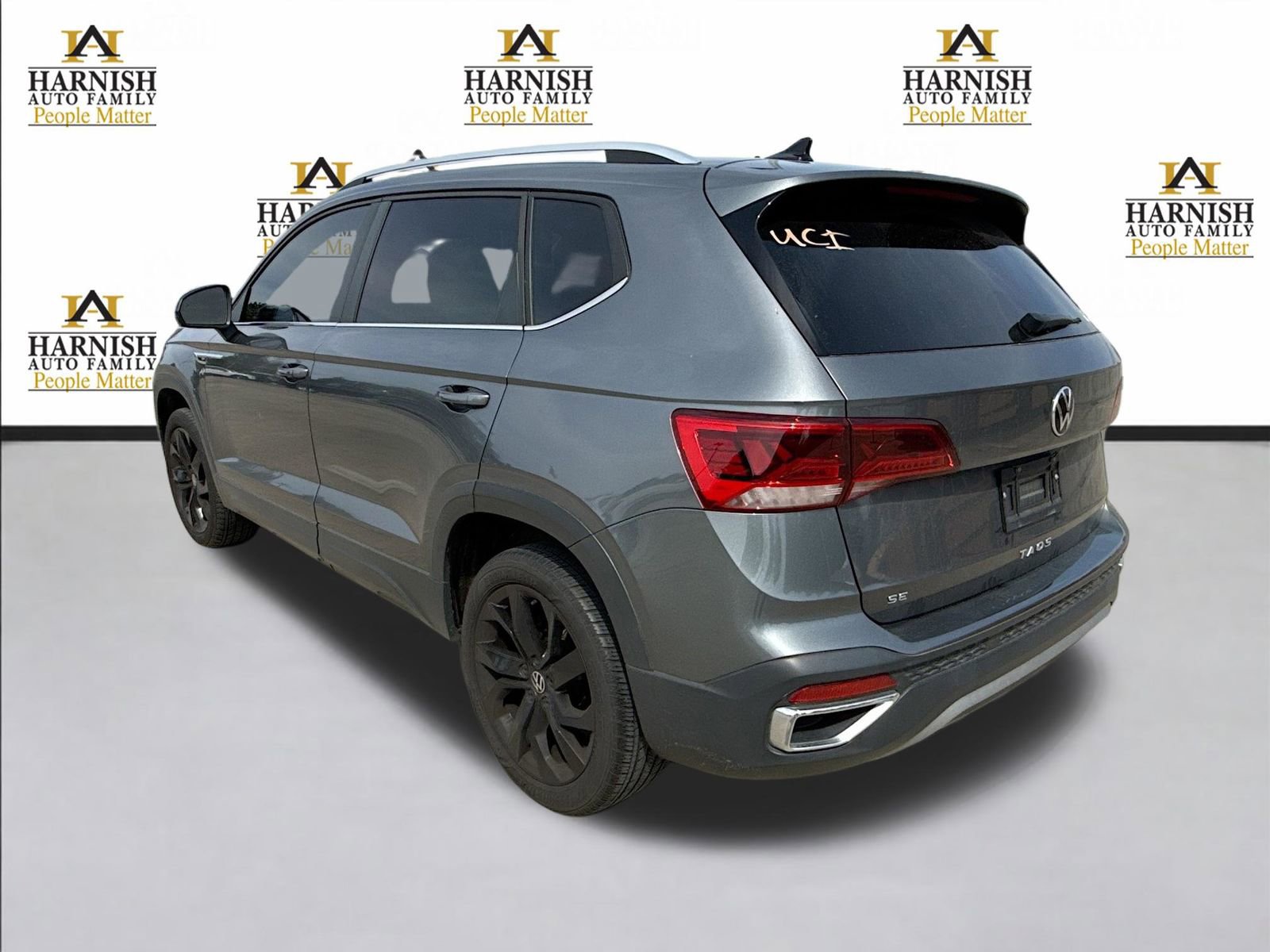 Used 2022 Volkswagen Taos SE w/ Panoramic Sunroof Package FWD image 3