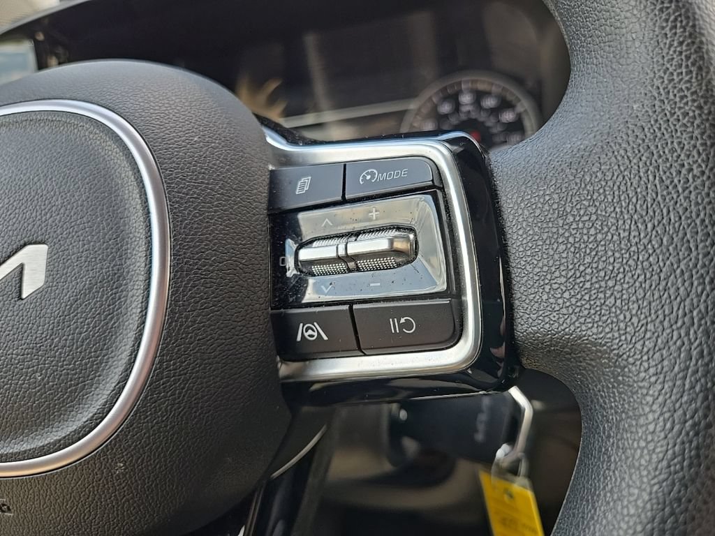 Used 2023 Kia Sorento LX AWD/4WD image 16