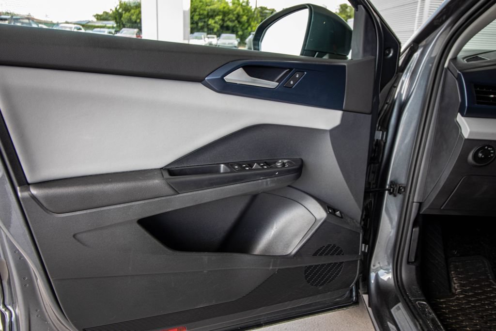 Certified 2023 Volkswagen Taos SE w/ Panoramic Sunroof Package FWD image 20