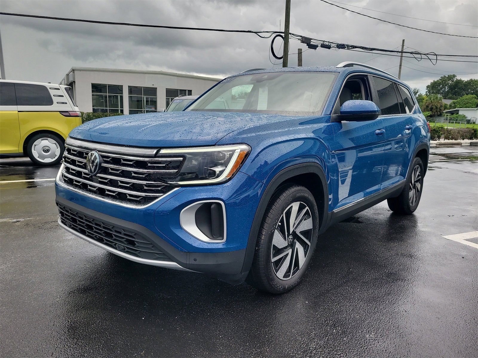 Certified 2025 Volkswagen Atlas SEL image 4