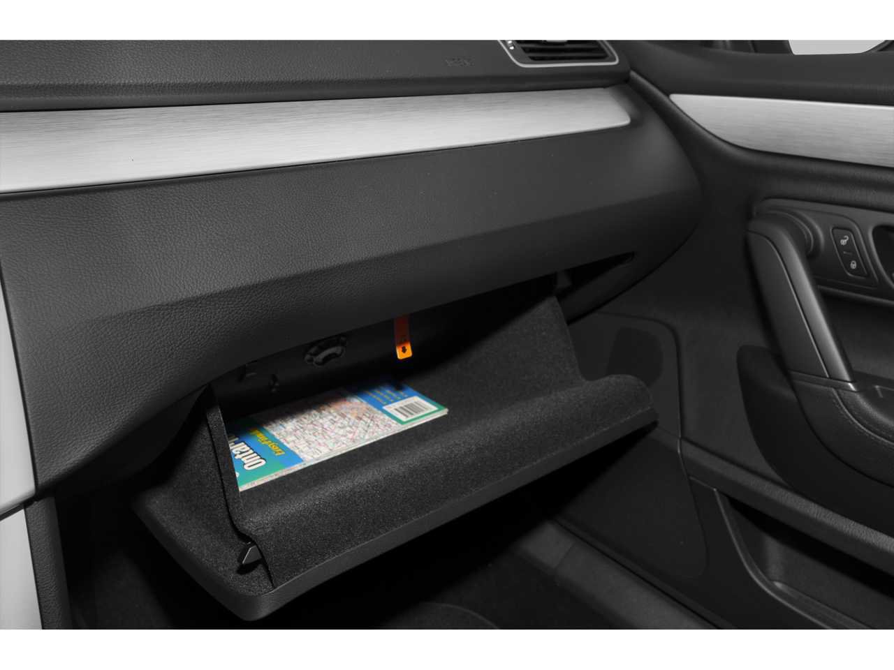 Used 2015 Volkswagen CC R-Line image 17