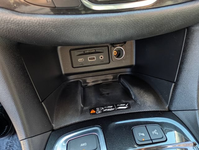 Used 2023 Chevrolet Equinox Premier AWD/4WD image 28