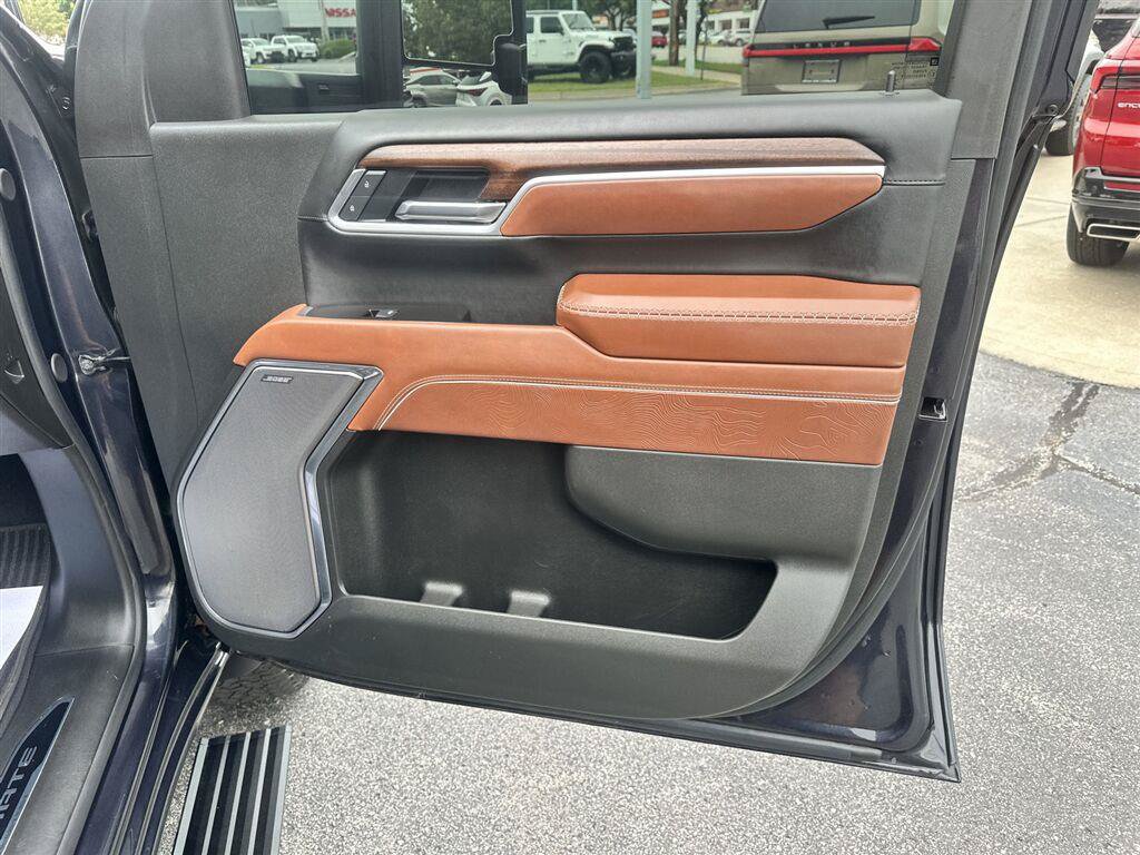 Used 2025 GMC Sierra 3500 Denali Ultimate AWD/4WD image 15