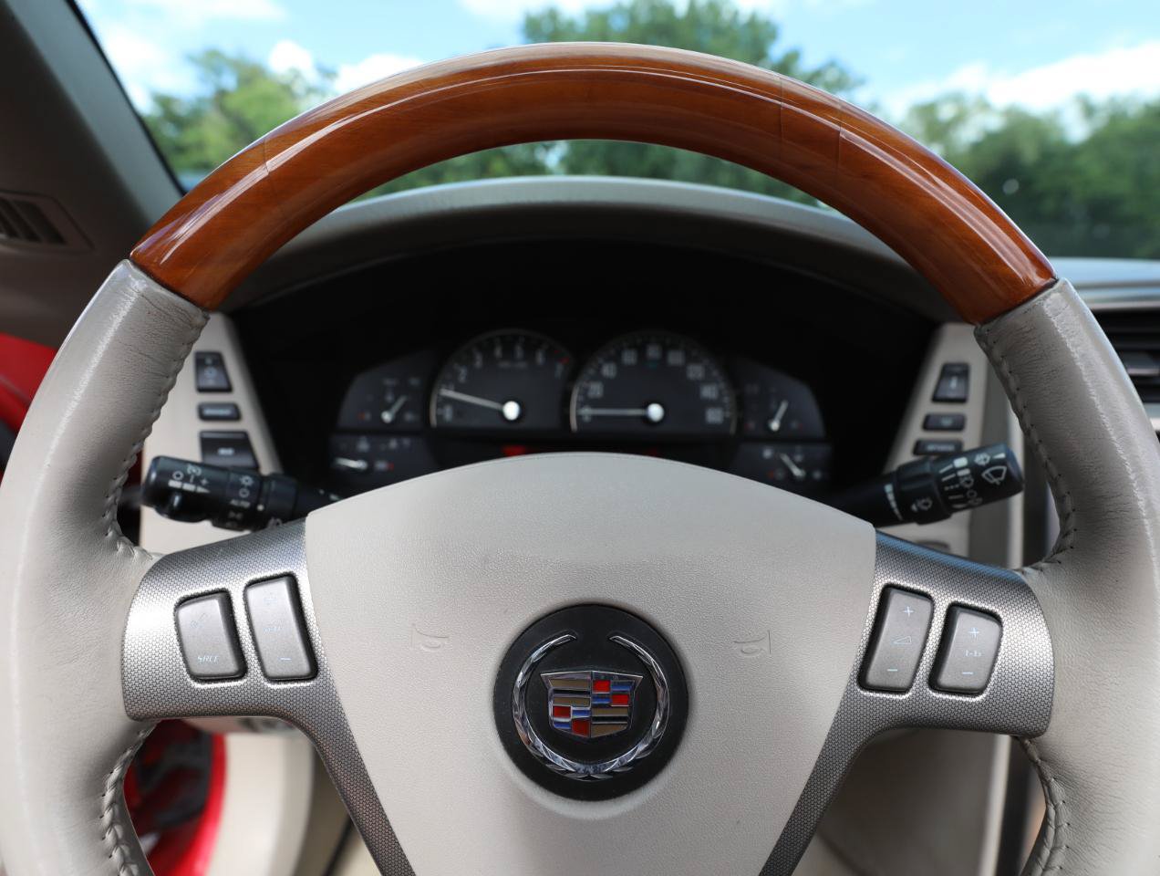 Used 2005 Cadillac XLR RWD image 24