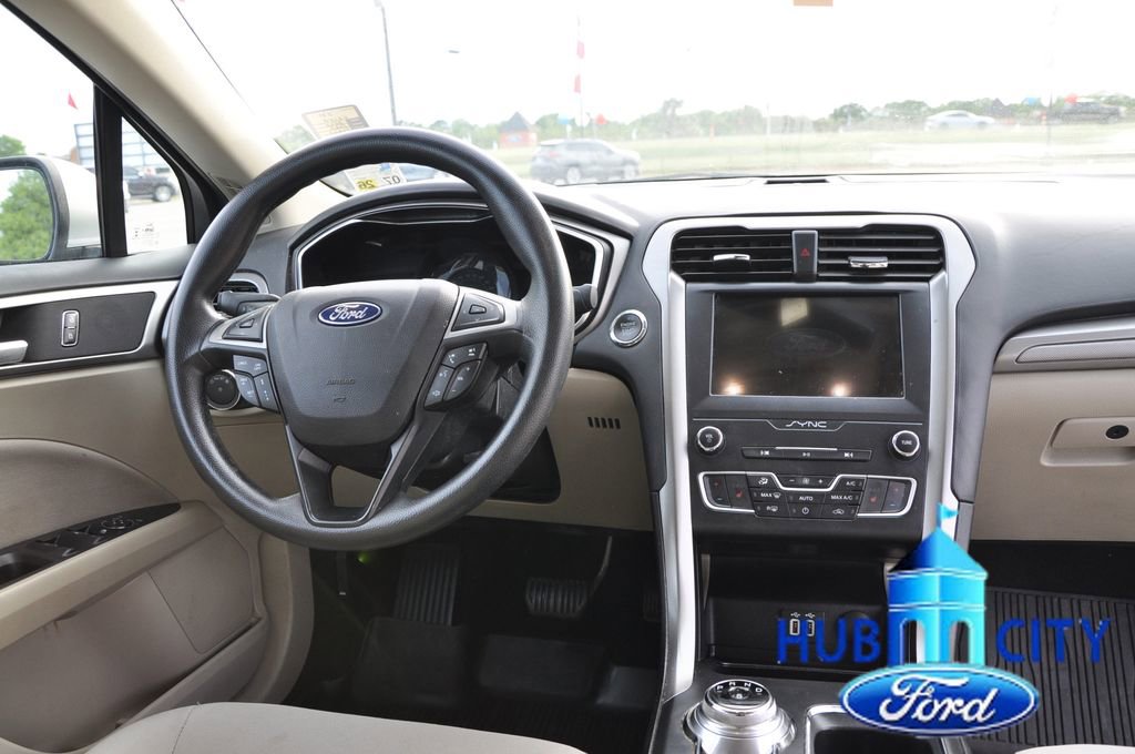 Used 2020 Ford Fusion SE AWD/4WD image 19
