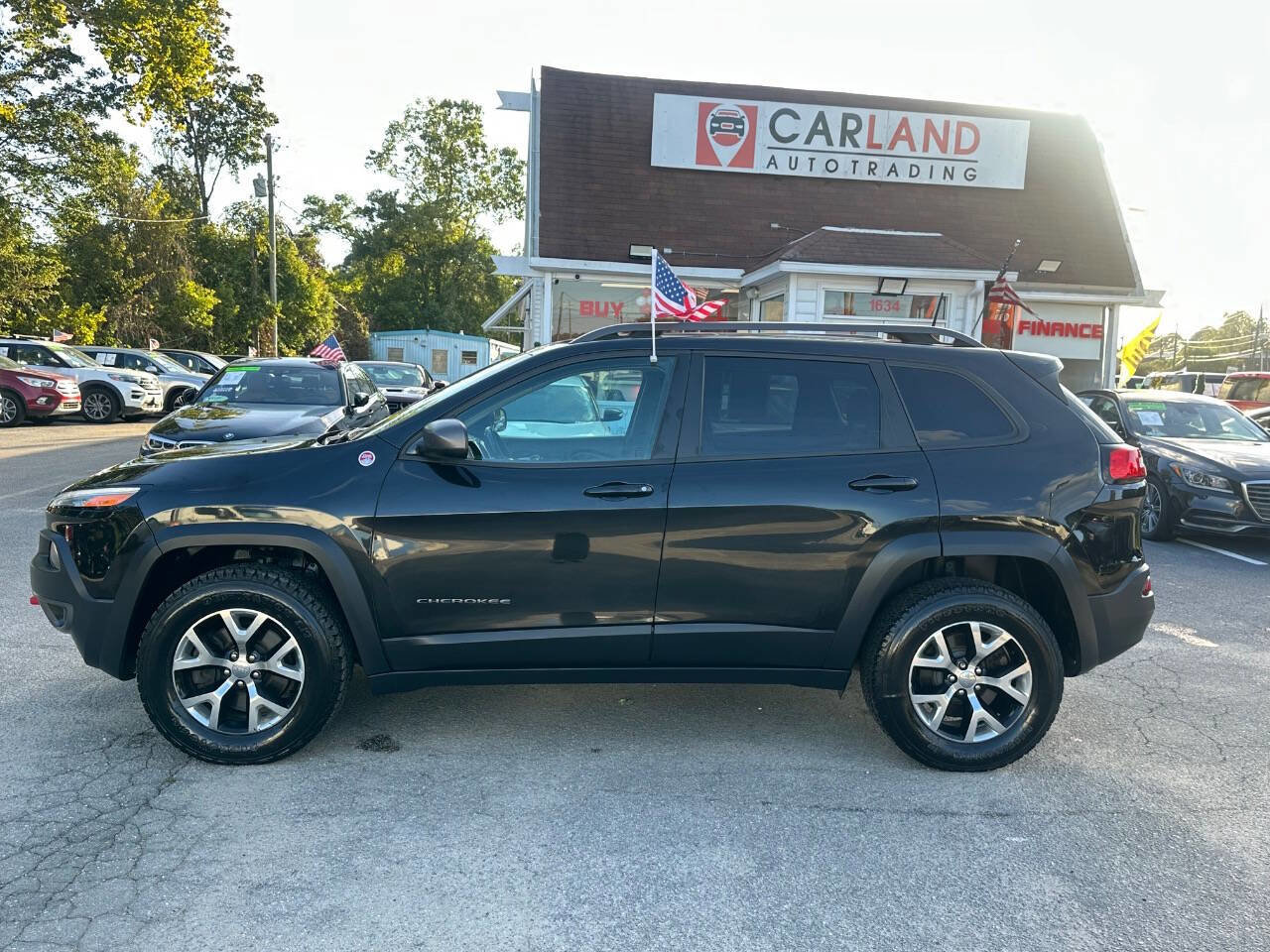 Used 2016 Jeep Cherokee Trailhawk w/ Comfort/Convenience Group image 12