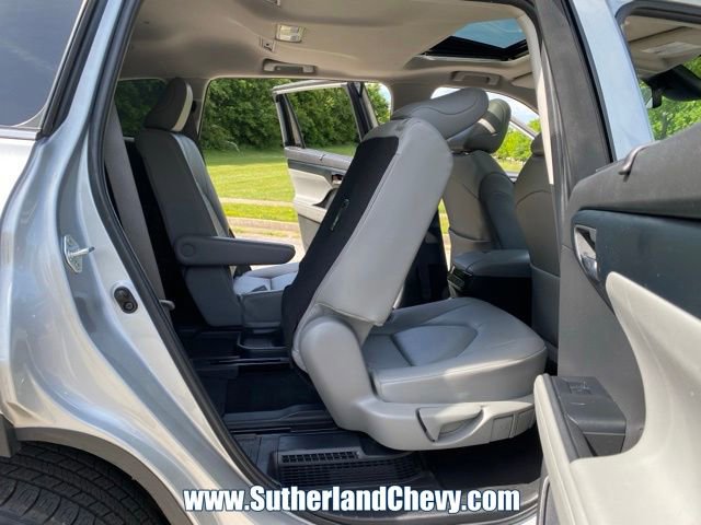Used 2024 Toyota Highlander XLE AWD/4WD image 34