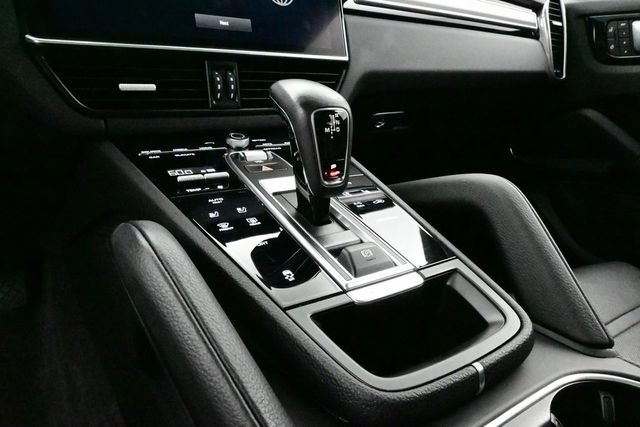 Certified 2022 Porsche Cayenne Platinum Edition AWD/4WD image 10