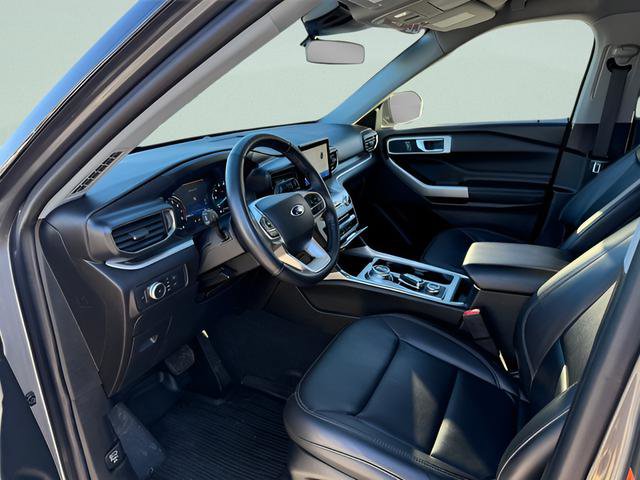 Used 2022 Ford Explorer XLT w/ Equipment Group 202A AWD/4WD image 4