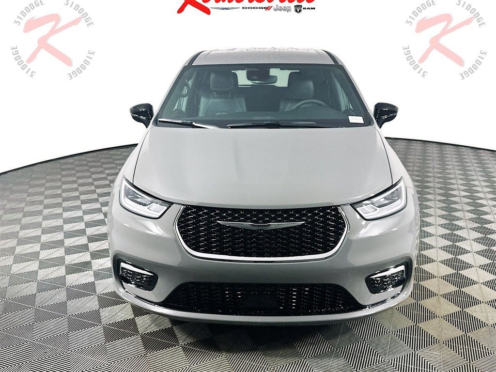 New 2025 Chrysler Pacifica Select w/ Uconnect Theater Family Group image 2