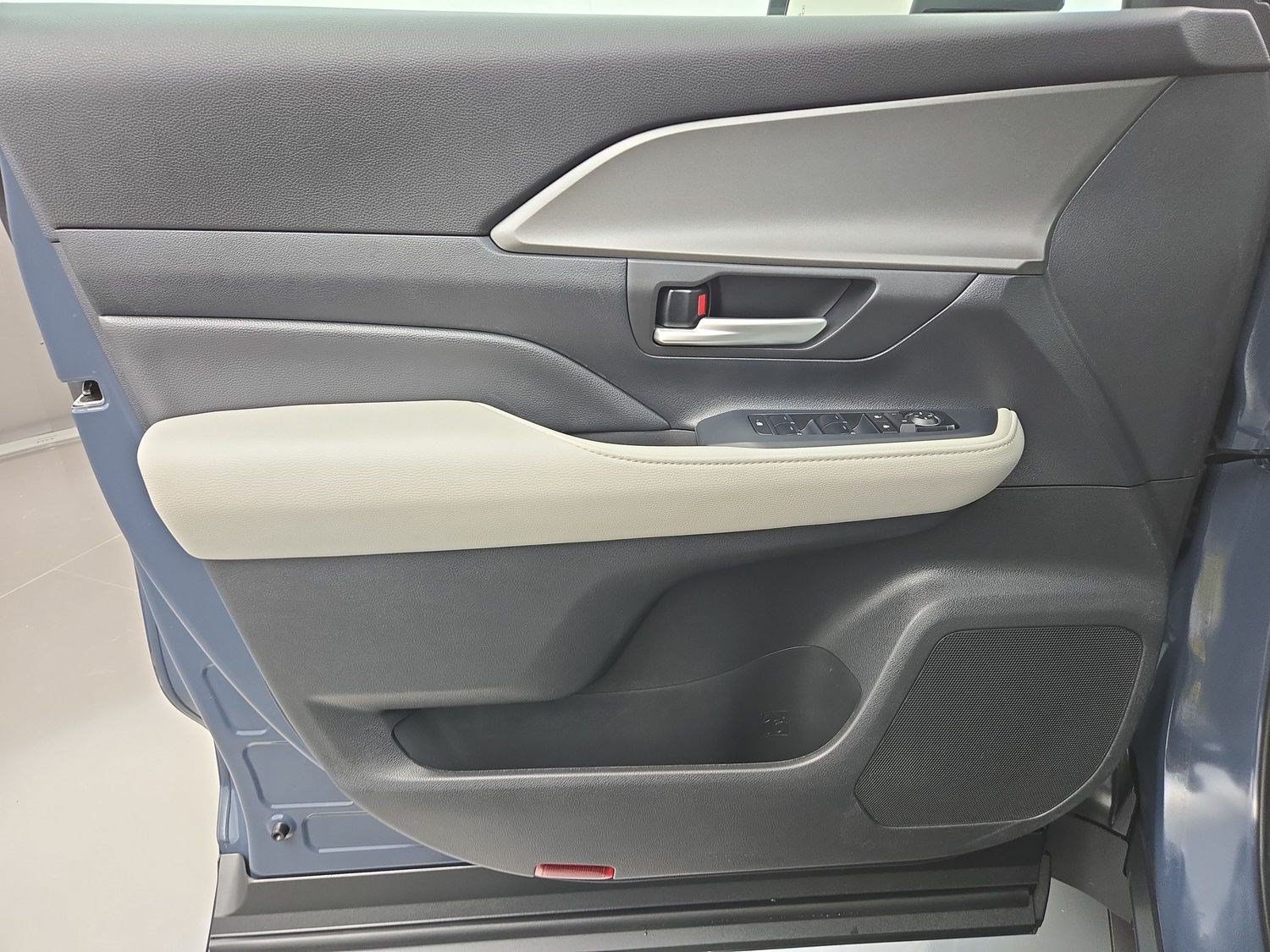 Certified 2025 Toyota Grand Highlander FWD image 16