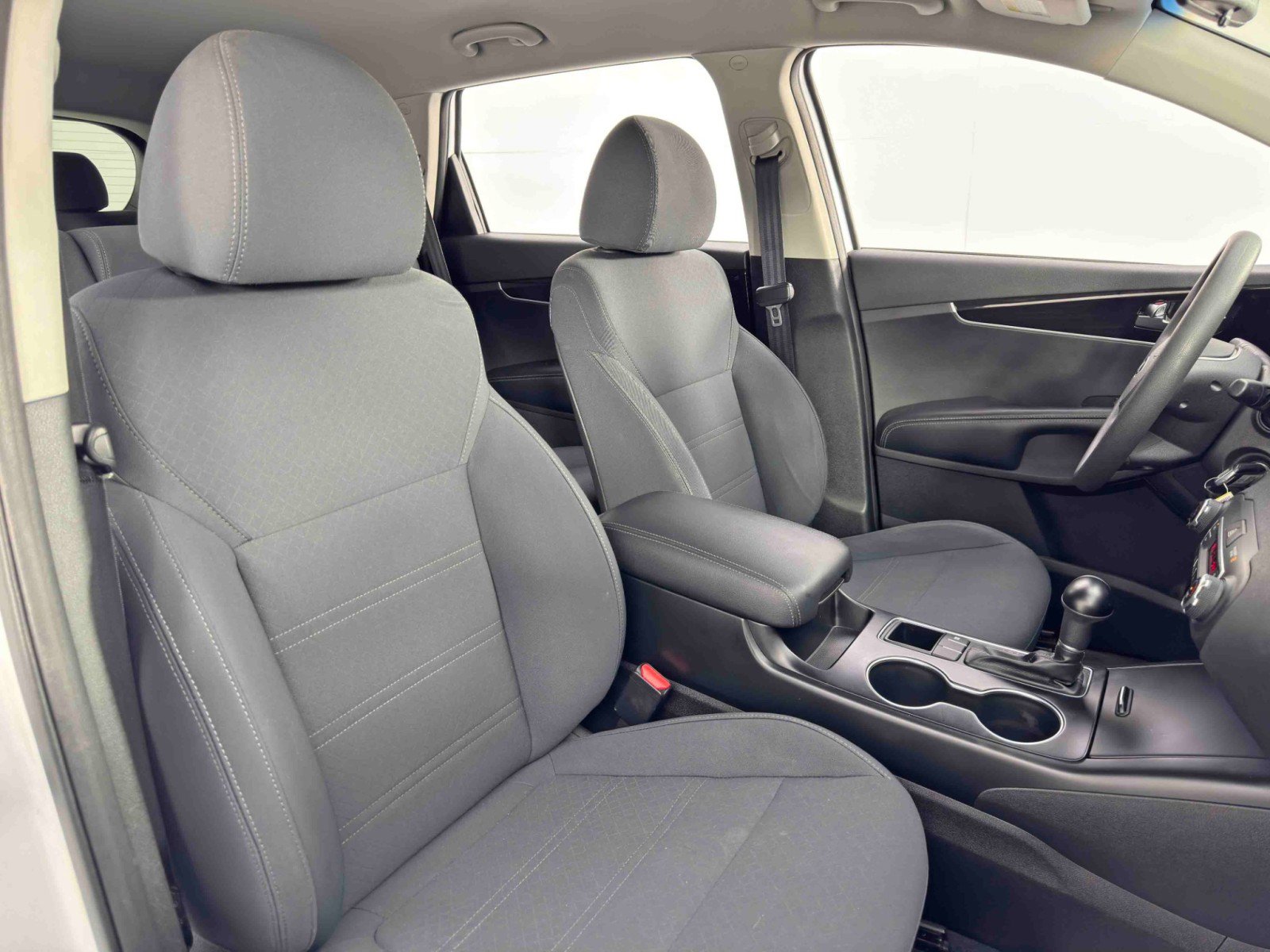 Used 2019 Kia Sorento LX image 30