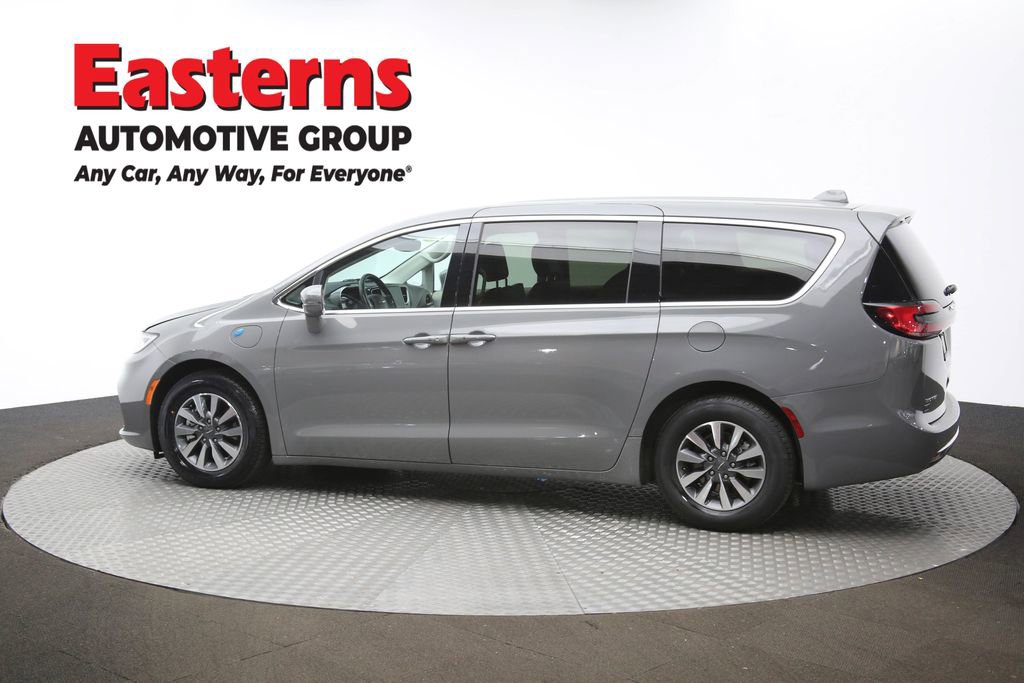 Used 2022 Chrysler Pacifica Touring-L image 62
