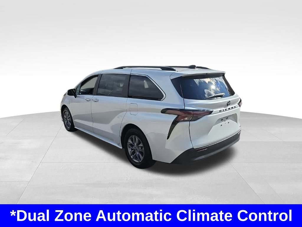 Used 2024 Toyota Sienna XLE image 5