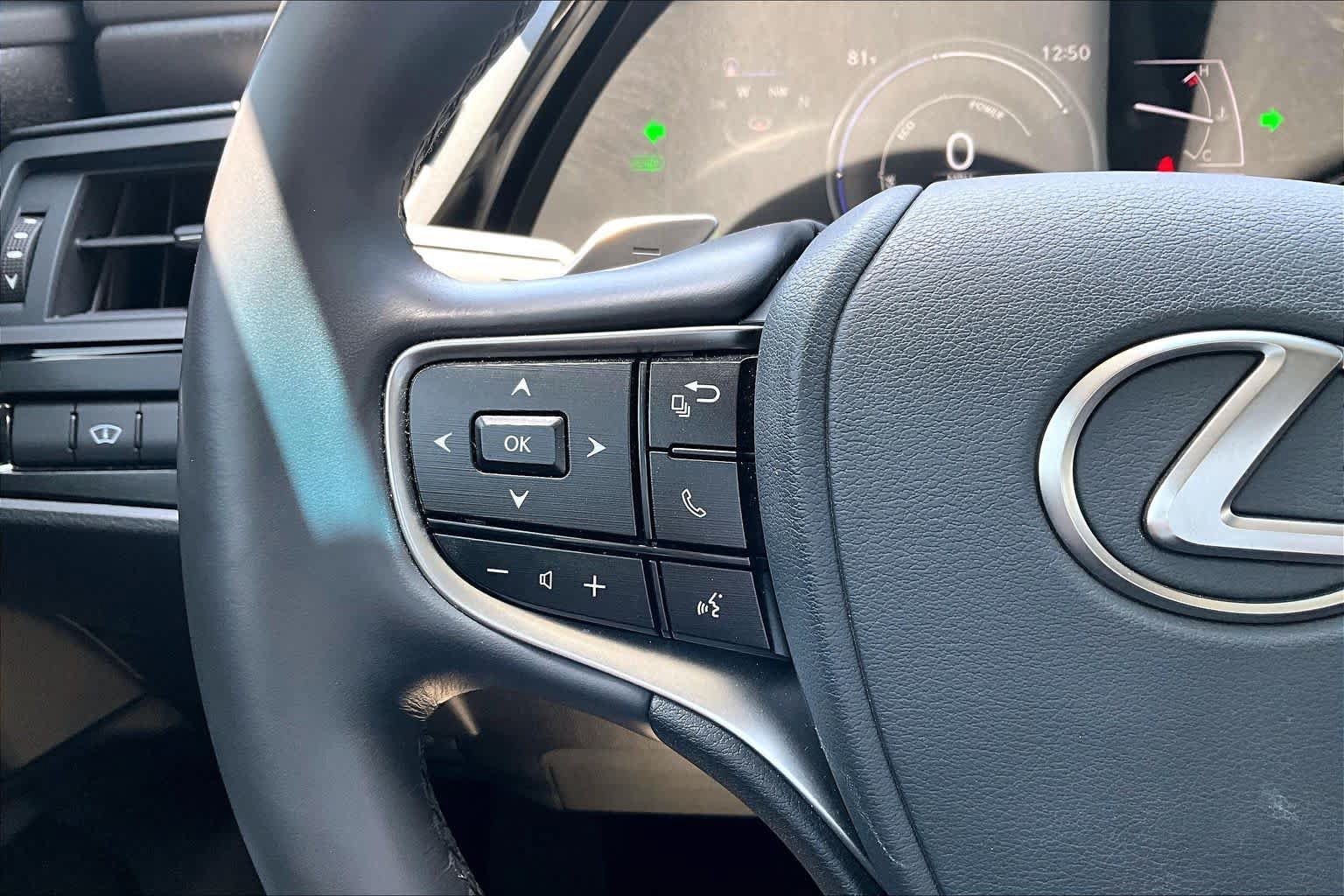 Used 2025 Lexus ES 300h w/ Premium Package FWD image 23