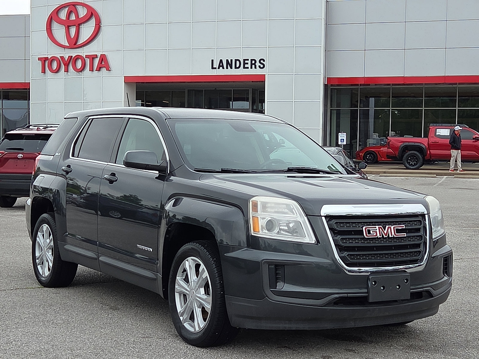 Used 2017 GMC Terrain SLE FWD image 1