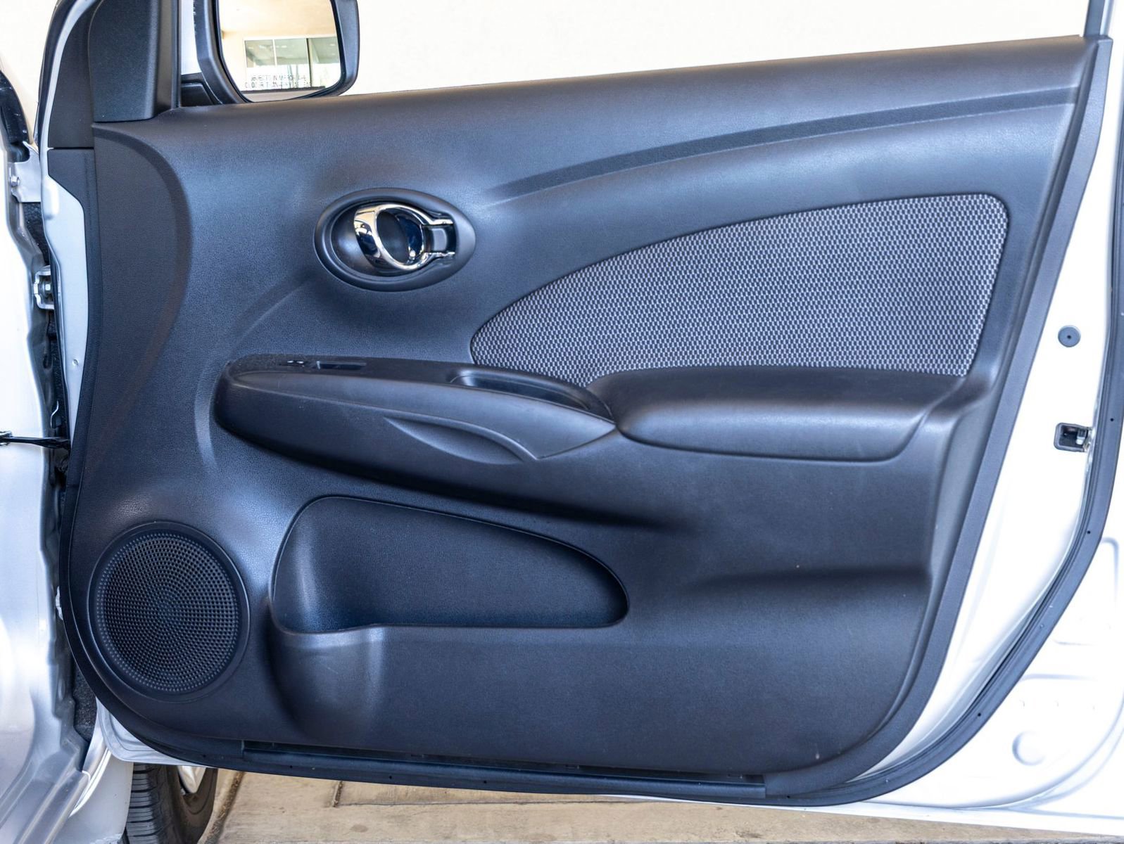 Used 2016 Nissan Versa SV FWD image 23