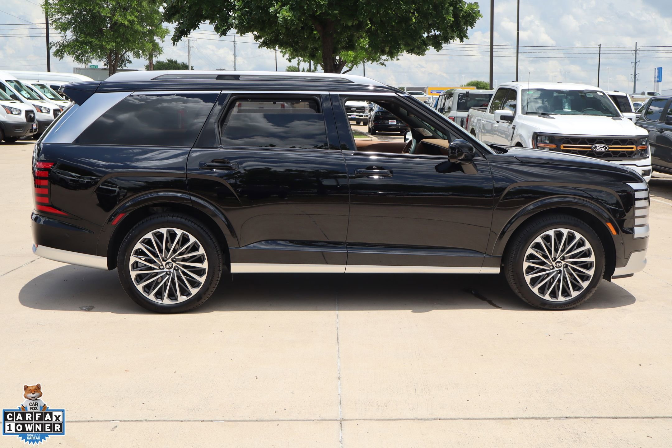 Used 2026 Hyundai Palisade Calligraphy FWD image 2