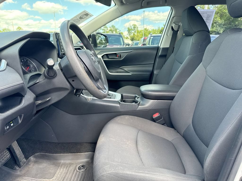 Used 2019 Toyota RAV4 LE AWD/4WD image 19
